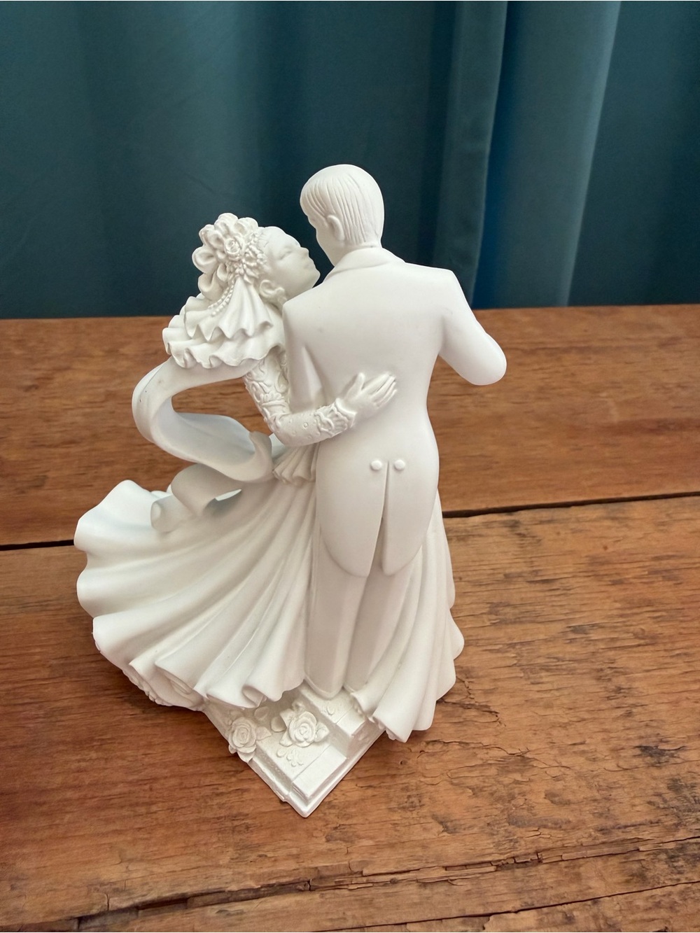 Wilton White Bianca Wedding Couple Cake Topper Vintage Wedding - Picture 4 of 6
